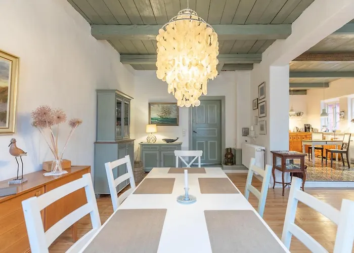 Hus Rode Doer Feriehus Oldenswort