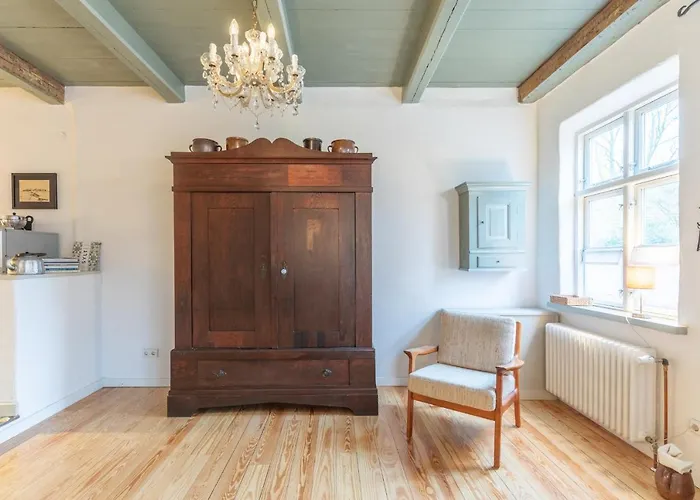 Hus Rode Doer Feriehus Oldenswort