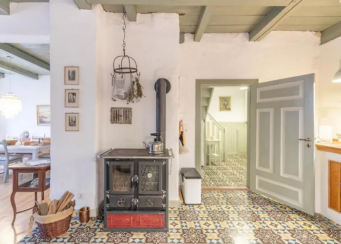 Hus Rode Doer Feriehus Oldenswort