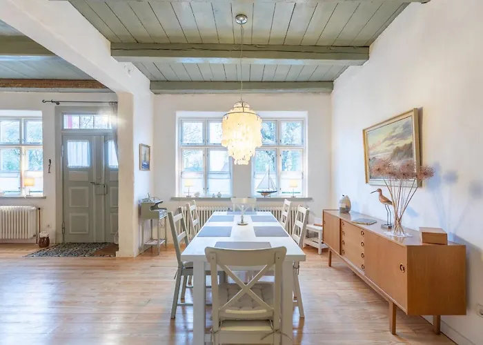 Hus Rode Doer Feriehus Oldenswort